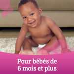 Bébé souriant assis sur le sol avec la mention « pour les 6 mois +».